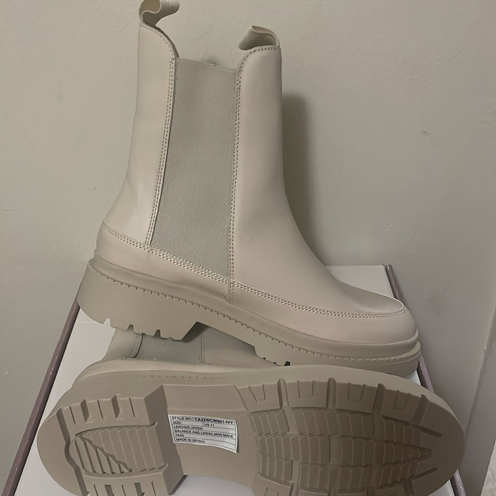 Calia size 11 Chelsea Women’s boot 👢 😍